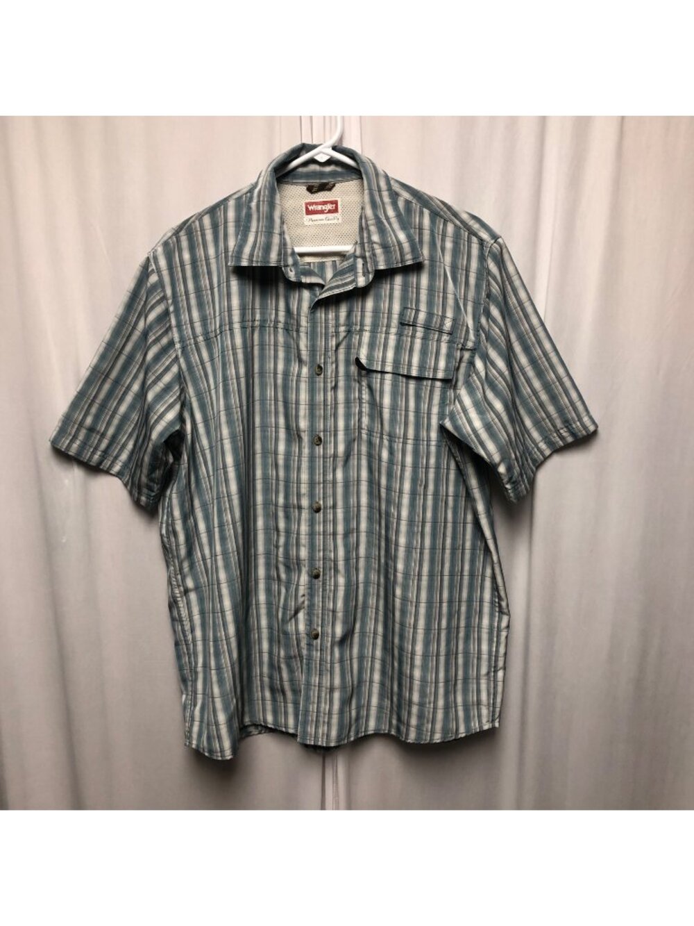 Wrangler Shirt Mens Size Large Premium Quality Blue Plaid Short Sleeve Button Up